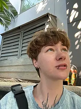 Snapshot of IceMur chatting on April 2026 02:27:01 AM IceMur online show from April 2026 02:27:01 AM