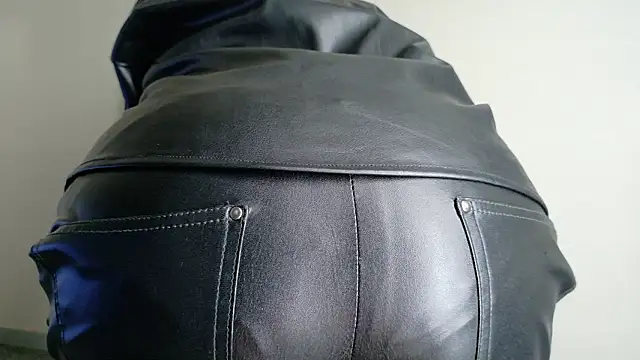 kyuleather online show from February 2026 11:04:02 AM