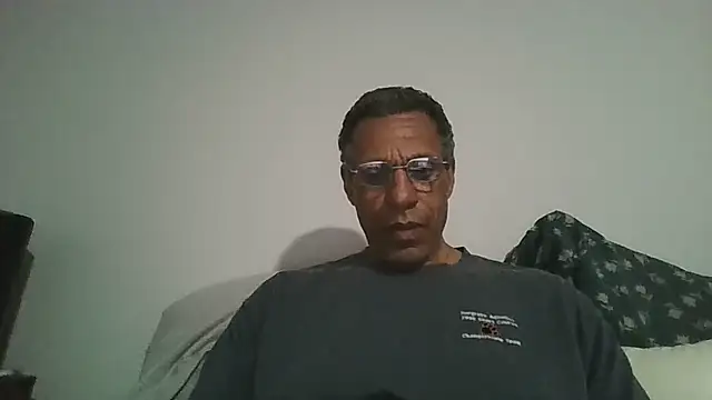 swimmer2496 online show from May 2026 01:33:02 AM
