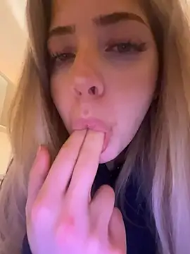 MelliMoon online show from February 2026 11:23:02 PM