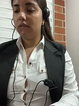 Snapshot of A-uroora chatting on February 2026 07:26:01 AM A-uroora online show from February 2026 07:26:01 AM