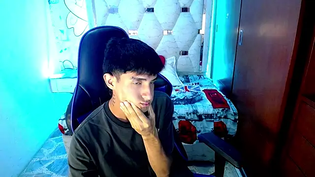 Akyra latinn online show from March 2026 09:27:02 PM