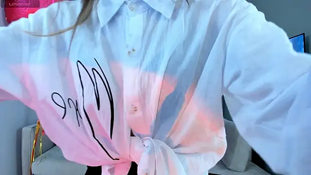 TreasaCrebs online show from February 2026 07:07:01 PM