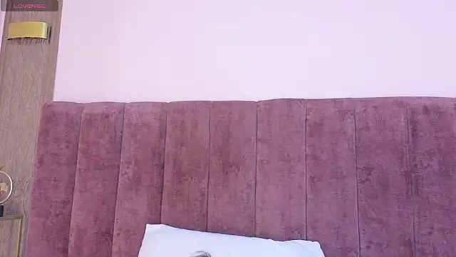 Selena Cruzz online show from February 2026 01:41:01 PM