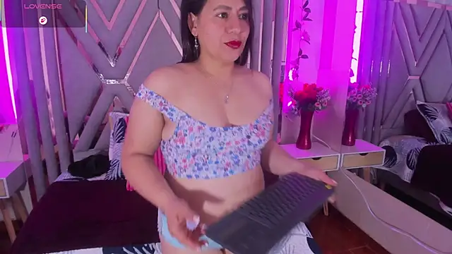 adri rivera online show from May 2026 08:17:01 PM