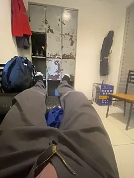 Snapshot of hudson19cm chatting on February 2026 07:39:01 PM hudson19cm online show from February 2026 07:39:01 PM