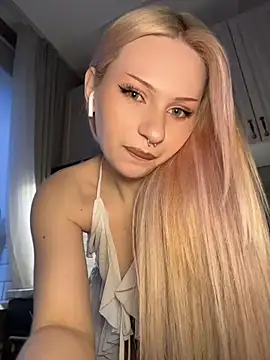 DayaFoxy online show from April 2026 01:20:01 PM