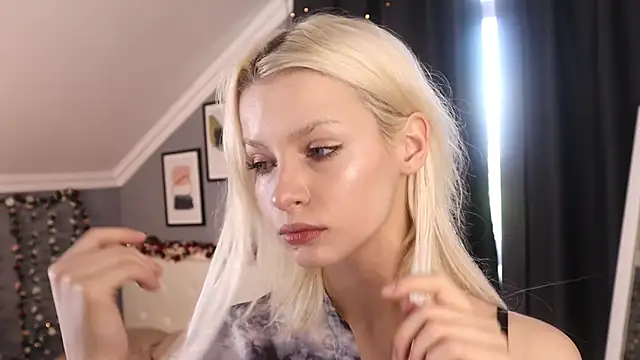Naomi Demio online show from May 2026 10:44:01 AM