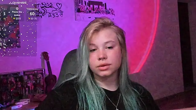 Lulu Di online show from July 2026 09:32:01 PM