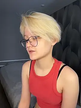 LuunaDorean online show from February 2026 07:58:02 AM