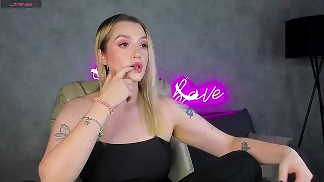 Viickie Nelsson online show from August 2026 09:19:02 AM