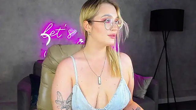 Viickie Nelsson online show from August 2026 09:23:02 AM