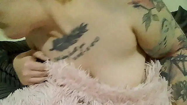 Snapshot of Tiara_XOX chatting on February 2026 06:20:01 AM Tiara XOX online show from February 2026 06:20:01 AM