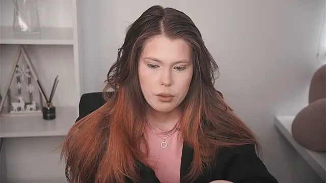 Snapshot of MarnieWootan chatting on February 2026 04:44:01 AM MarnieWootan online show from February 2026 04:44:01 AM