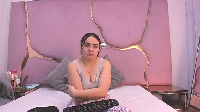 Snapshot of IsabelDelacroix chatting on February 2026 03:45:01 AM IsabelDelacroix online show from February 2026 03:45:01 AM