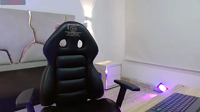 Snapshot of TINY_TAY chatting on March 2026 11:40:01 AM TINY TAY online show from March 2026 11:40:01 AM