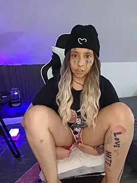 Snapshot of ThatAltGirl chatting on May 2026 12:34:01 PM ThatAltGirl online show from May 2026 12:34:01 PM