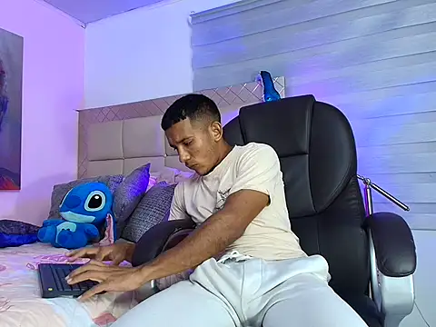 Snapshot of ricky_spensar23cm_ chatting on February 2026 02:16:01 AM ricky spensar23cm online show from February 2026 02:16:01 AM