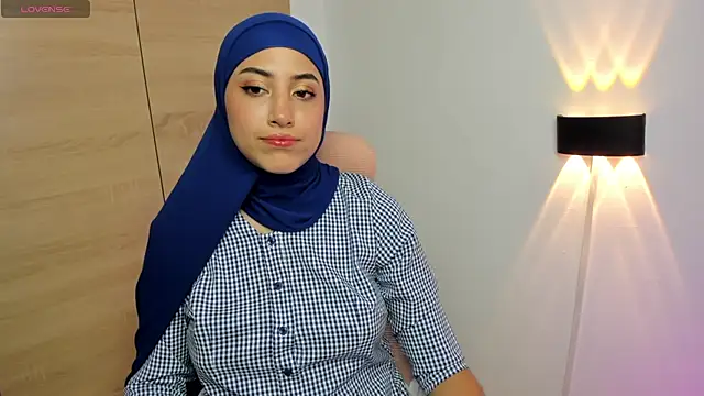 Snapshot of LAY_LA_ chatting on February 2026 10:04:02 PM LAY LA online show from February 2026 10:04:02 PM