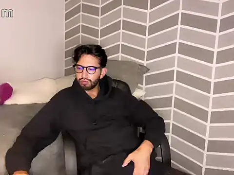 Snapshot of thomass1018 chatting on February 2026 02:29:02 AM thomass1018 online show from February 2026 02:29:02 AM