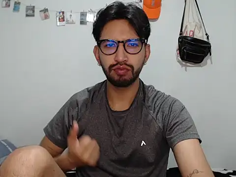 thomass1018 online show from June 2026 02:36:01 AM