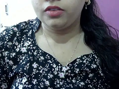 Cute Aliyaa online show from May 2026 12:02:01 PM