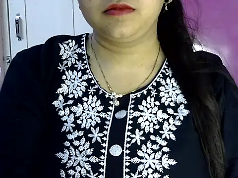 Cute Aliyaa online show from May 2026 01:51:01 PM