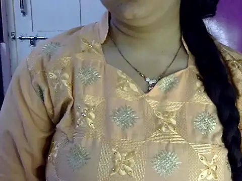 Cute Aliyaa online show from May 2026 12:22:02 PM