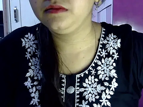 Cute Aliyaa online show from May 2026 01:18:02 PM