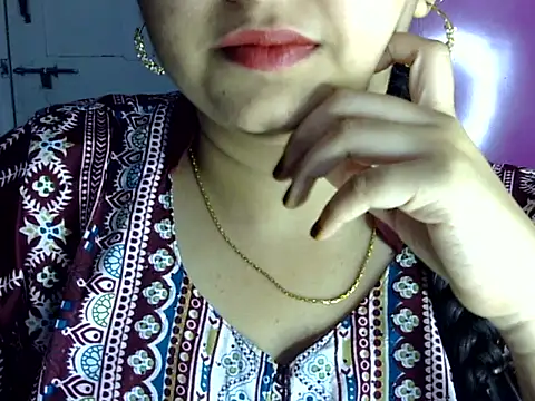 Snapshot of Cute_Aliyaa chatting on July 2026 01:48:02 PM Cute Aliyaa online show from July 2026 01:48:02 PM