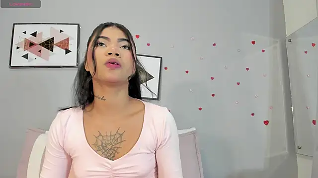 PauleteW10 online show from April 2026 12:51:02 PM