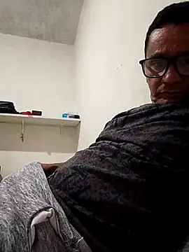 dilduarte26 online show from February 2026 12:15:01 AM