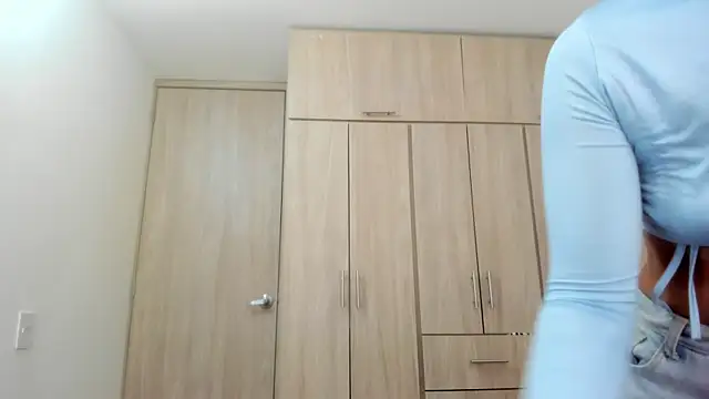 Hannakitten77 online show from May 2026 09:55:01 PM