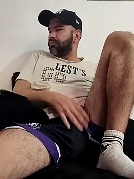 Snapshot of hairyandbigmann chatting on February 2026 02:33:01 PM hairyandbigmann online show from February 2026 02:33:01 PM