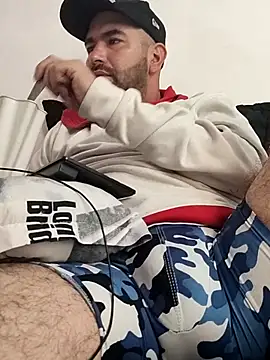 Snapshot of hairyandbigmann chatting on February 2026 07:10:02 PM hairyandbigmann online show from February 2026 07:10:02 PM