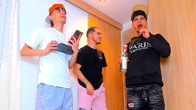 Snapshot of TheBatMansion chatting on February 2026 04:28:02 AM TheBatMansion online show from February 2026 04:28:02 AM