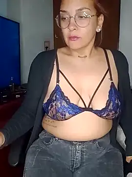 Snapshot of kuramaqueen chatting on June 2026 03:22:02 AM kuramaqueen online show from June 2026 03:22:02 AM
