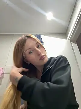 Snapshot of madlynn chatting on February 2026 04:44:01 PM madlynn online show from February 2026 04:44:01 PM