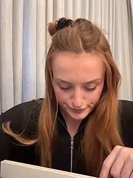 Snapshot of madlynn chatting on February 2026 03:49:02 PM madlynn online show from February 2026 03:49:02 PM