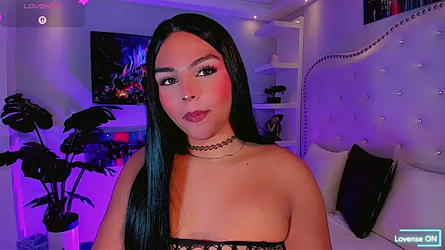 Snapshot of Maia_Hotts chatting on July 2026 08:00:01 PM Maia Hotts online show from July 2026 08:00:01 PM