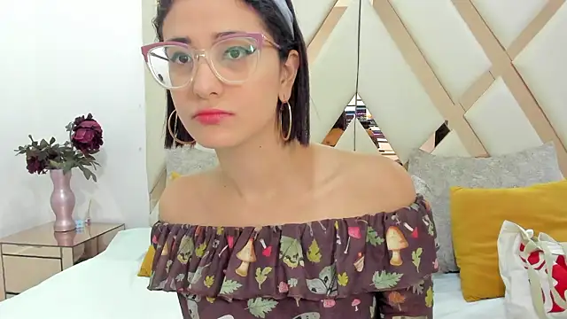 crystalstonee online show from March 2026 09:01:02 PM