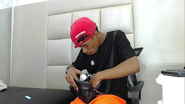 Snapshot of TonnyMarck chatting on February 2026 03:00:02 AM TonnyMarck online show from February 2026 03:00:02 AM