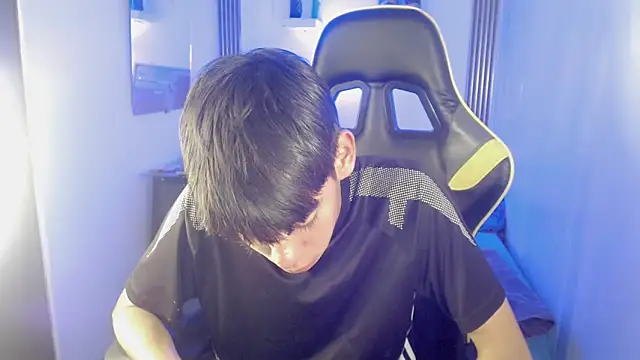 Liarr  online show from May 2026 10:40:02 PM