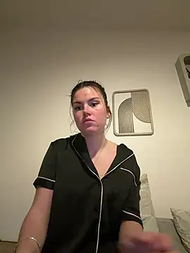 Snapshot of kiaraaaa75 chatting on April 2026 08:04:01 PM kiaraaaa75 online show from April 2026 08:04:01 PM