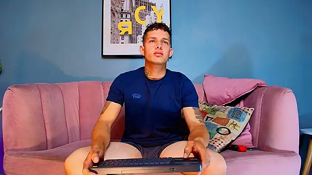 Snapshot of _angel_rivera chatting on February 2026 01:04:01 AM angel rivera online show from February 2026 01:04:01 AM