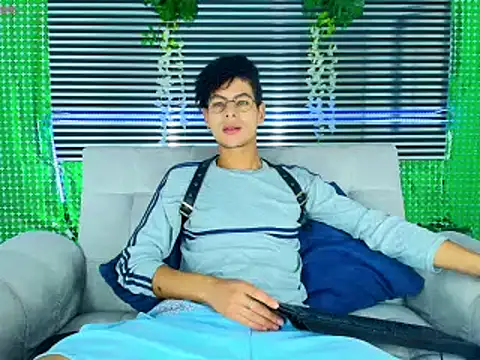 ThiiagoSaeenz online show from March 2026 04:02:01 PM