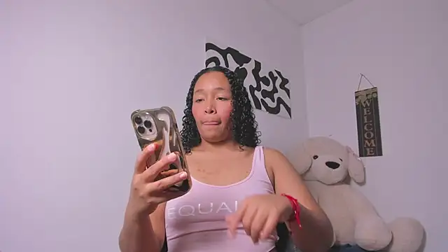 Snapshot of Nia13 chatting on February 2026 06:00:02 AM Nia13 online show from February 2026 06:00:02 AM