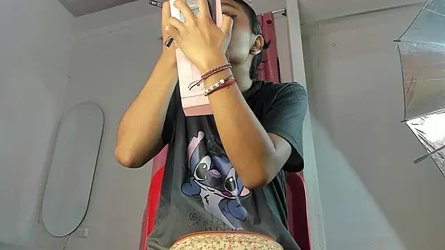 luna velveth online show from February 2026 01:17:01 AM