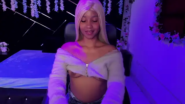 Snapshot of Lunaa_Brunettee chatting on February 2026 03:24:01 AM Lunaa Brunettee online show from February 2026 03:24:01 AM