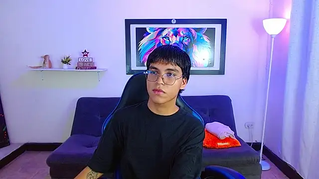 Maecum18 online show from May 2026 09:20:02 PM